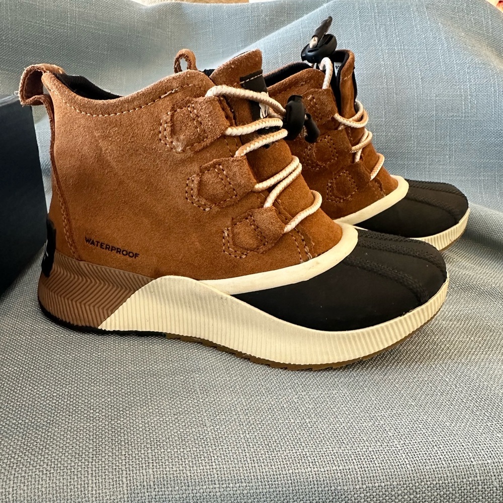 Sorel Kids Boots in Brown and Black